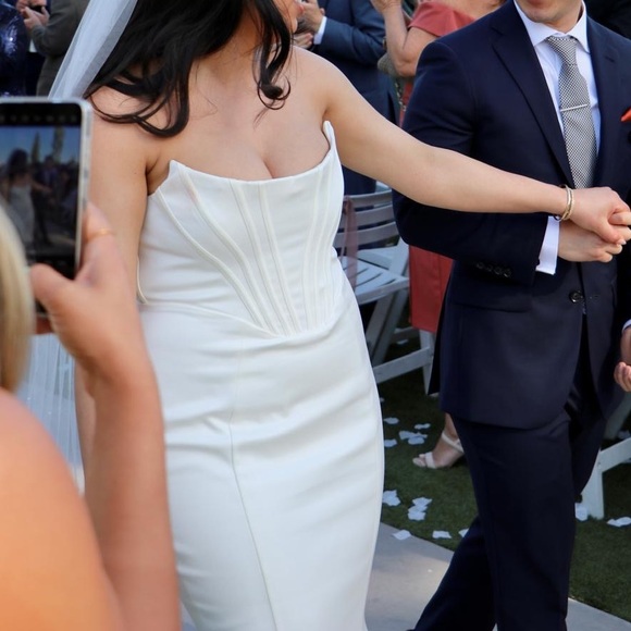 House of CB - INES IVORY STRAPLESS CORSET BRIDAL GOWN - LIMITED EDITION - Picture 3 of 12